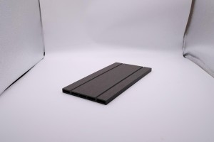 Traditioneller Zaun aus Alu-Lamellen hohl 143×13, massiv 67×15 96×11 112×9,5 für die Außendekoration