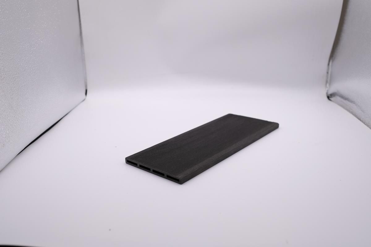 Recinzione tradizionale in wpc con doghe in alluminio B cavo 115X10mm pannello per recinzione privata da giardino all'ingrosso Immagine di presentazione