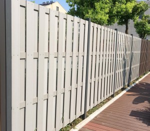 Pannello per recinzione tradizionale da giardino privato con doghe in alluminio B cavo 115X10mm all'ingrosso