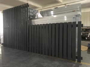 Traditioneller Zaun aus Alu-Lamellen hohl 143×13, massiv 67×15 96×11 112×9,5 für die Außendekoration