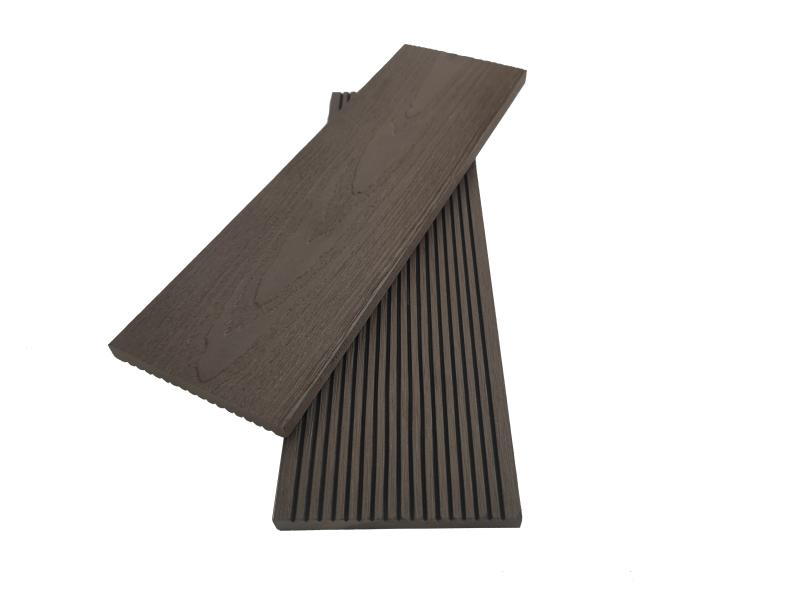 Plinthe de sol wpc personnalisée en usine de Chine pour revêtement mural, protection des pieds de terrasse, imperméable, ignifuge, décoration extérieure de différentes tailles, accessoires faciles à installer