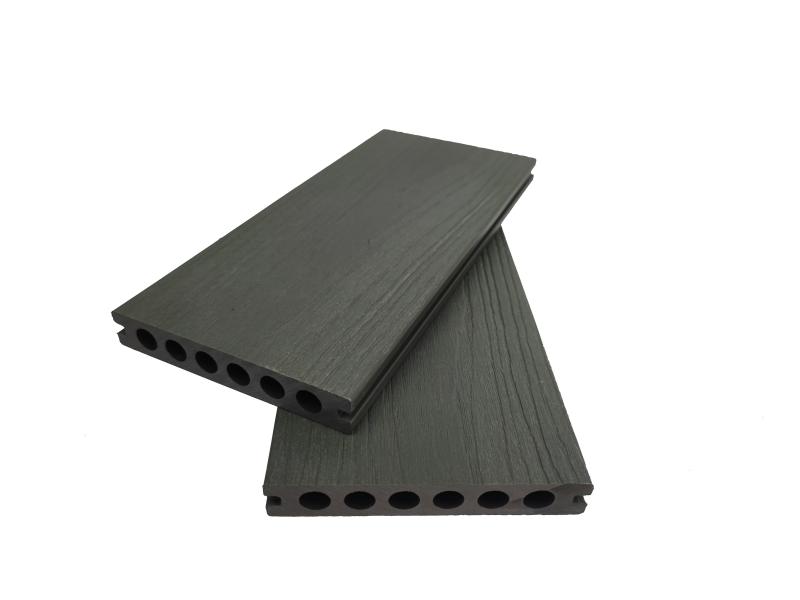 Decking in coestrusione in wpc 6 fori rotondi tavola cava 138×22,5 mm bicolore anti-marcio Immagine in evidenza