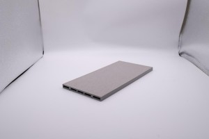 Traditioneller Zaun aus Alu-Lamellen hohl 143×13, massiv 67×15 96×11 112×9,5 für die Außendekoration