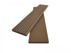 Plinthe de sol WPC personnalisée en usine de Chine pour revêtement mural, protection des pieds de terrasse, imperméable, ignifuge, décoration extérieure de différentes tailles, accessoires faciles à installer
