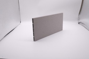 Traditioneller Zaun aus Alu-Lamellen hohl 143×13, massiv 67×15 96×11 112×9,5 für die Außendekoration
